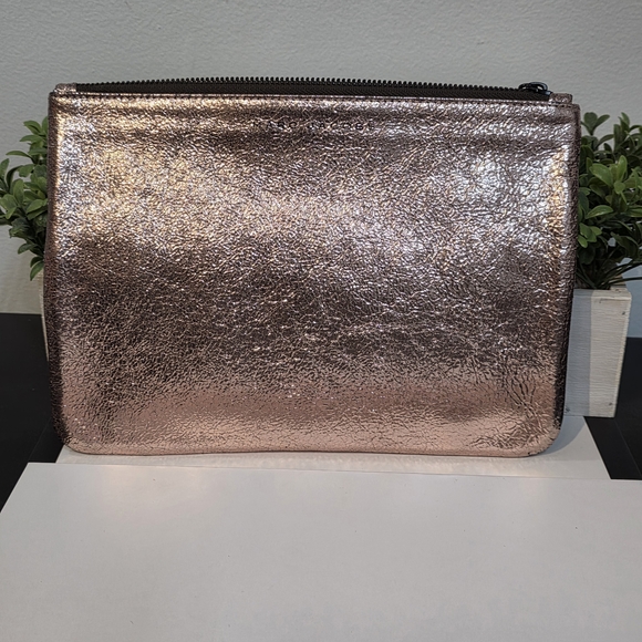 Marc Jacobs Handbags - Marc Jacobs Metallic Rose Gold Clutch